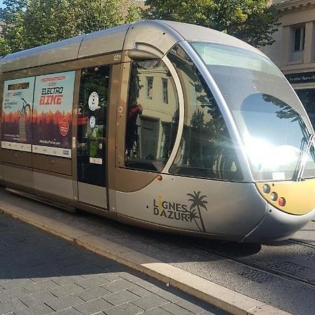 New cheap PRIVATE ROOM, KITCHEN ,TRAM on site, 12 minutes from nice train station with tram , beach in 17 min with tram , CHAMBRE PRIVÉE pas cher, cuisine équipée , tram sur place, à 12 min de la gare de Nice avec le tram, 17 min plage Esterno foto
