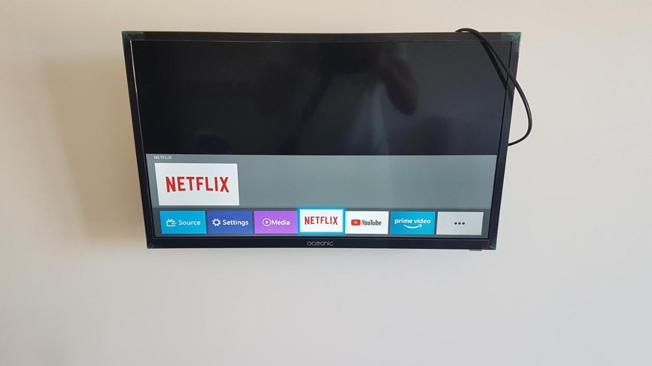 New cheap PRIVATE ROOM, KITCHEN ,TRAM on site, 12 minutes from nice train station with tram , beach in 17 min with tram , CHAMBRE PRIVÉE pas cher, cuisine équipée , tram sur place, à 12 min de la gare de Nice avec le tram, 17 min plage Esterno foto