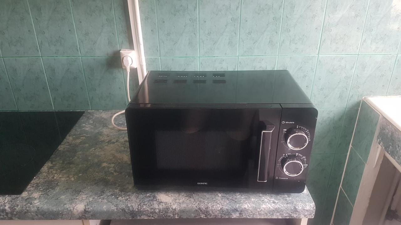 New cheap PRIVATE ROOM, KITCHEN ,TRAM on site, 12 minutes from nice train station with tram , beach in 17 min with tram , CHAMBRE PRIVÉE pas cher, cuisine équipée , tram sur place, à 12 min de la gare de Nice avec le tram, 17 min plage Esterno foto
