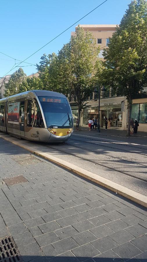 New cheap PRIVATE ROOM, KITCHEN ,TRAM on site, 12 minutes from nice train station with tram , beach in 17 min with tram , CHAMBRE PRIVÉE pas cher, cuisine équipée , tram sur place, à 12 min de la gare de Nice avec le tram, 17 min plage Esterno foto