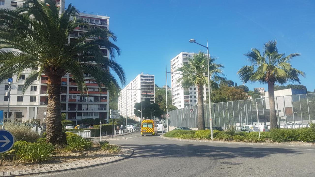 New cheap PRIVATE ROOM, KITCHEN ,TRAM on site, 12 minutes from nice train station with tram , beach in 17 min with tram , CHAMBRE PRIVÉE pas cher, cuisine équipée , tram sur place, à 12 min de la gare de Nice avec le tram, 17 min plage Esterno foto