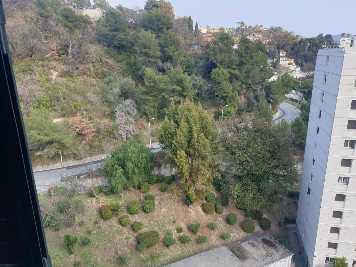 New cheap PRIVATE ROOM, KITCHEN ,TRAM on site, 12 minutes from nice train station with tram , beach in 17 min with tram , CHAMBRE PRIVÉE pas cher, cuisine équipée , tram sur place, à 12 min de la gare de Nice avec le tram, 17 min plage Esterno foto